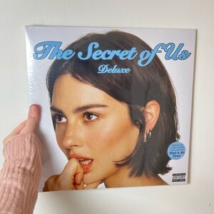 NEW Never Opened Gracie Abrams The Secret of Us (Deluxe) LP Vinyl Record 🎶🩵